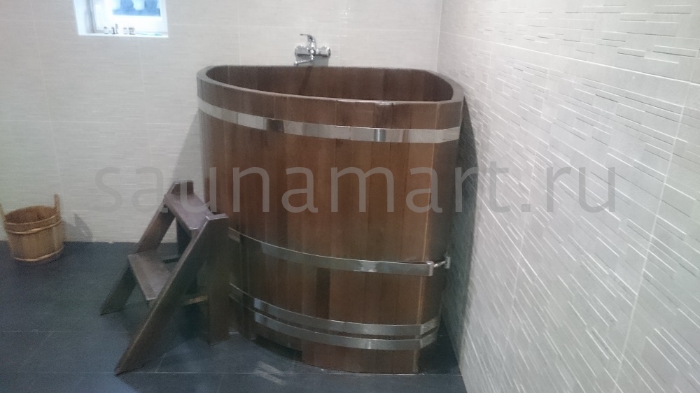 Купель угловая из дуба 1.0 х1.0 х1.2 без покрытия традиционная Купель угловая из дуба 1.0 х1.0 х1.2 без покрытия традиционная